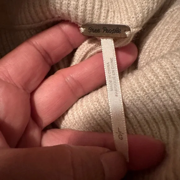Free People Softly Structured Knit Sweater Size L - Picture 6 of 8